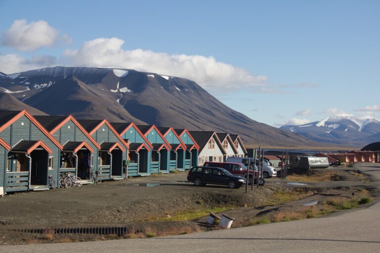 Drewniana zabudowa na Svalbardzie