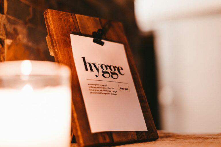 Kartka z napisem "hygge"